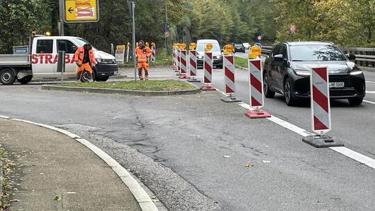 Seit Dienstag ist die Strecke vom Nagoldtal in Richtung Huchenfeld voll gesperrt. Der erste Bauabschnitt zur Straßensanierung so
