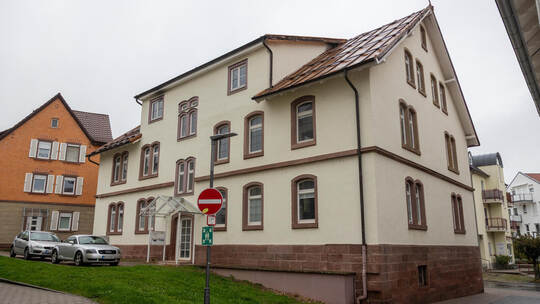 Das Alte Rathaus, in dem bis zu einem Großbrand 2016 die Gemeindebibliothek untergebracht war. Röhr Altes Rathaus Birkenfeld