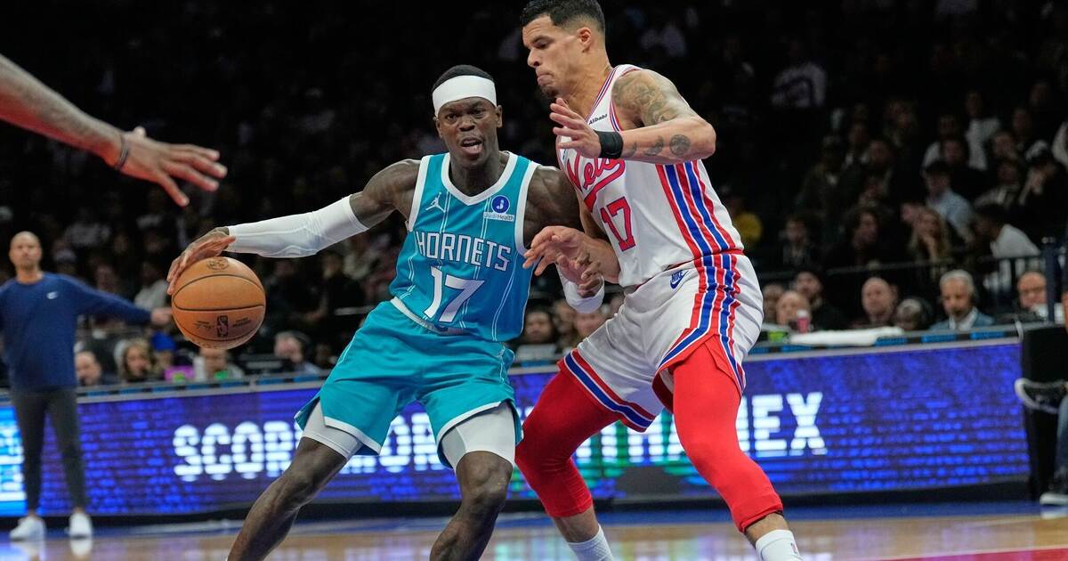 Dennis Schröder scores 19 points for Charlotte Hornets