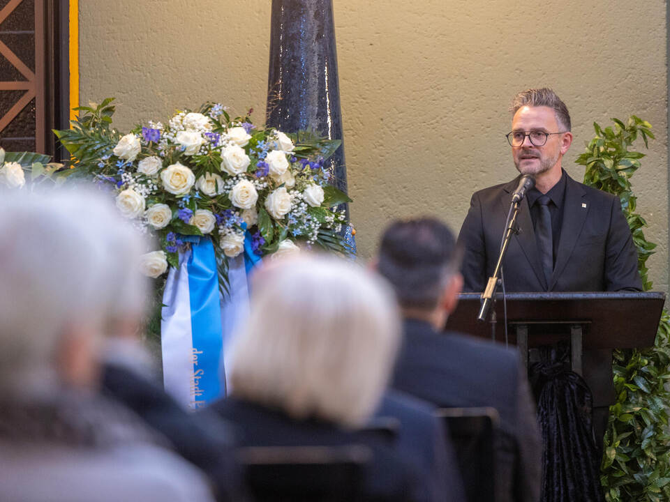 Tief dankbar: OB Peter Boch. Trauerfeier Waltraud Steinle