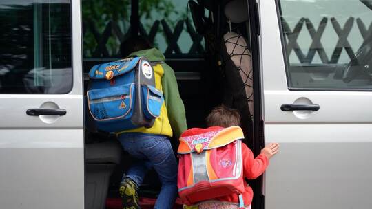 Elterntaxi zur Schule