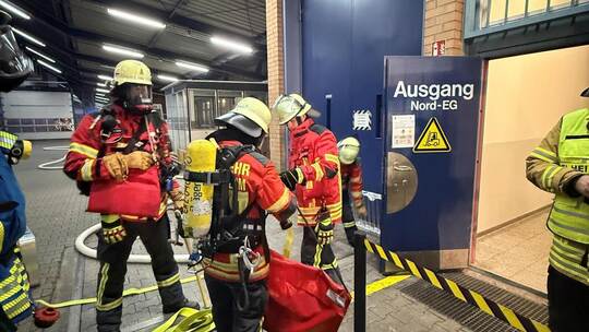 Bei der Übung in der JVA Heimsheim trainierten die Feuerwehren Brandbekämpfung unter realitätsnahen Bedingungen. Foto: Gemeinde