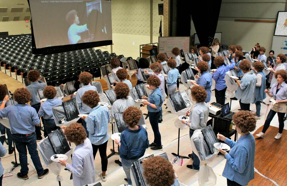 TV-Kunstlehrer Bob Ross mit Perücken geehrt TV-Kunstlehrer Bob Ross mit Perücken geehrt