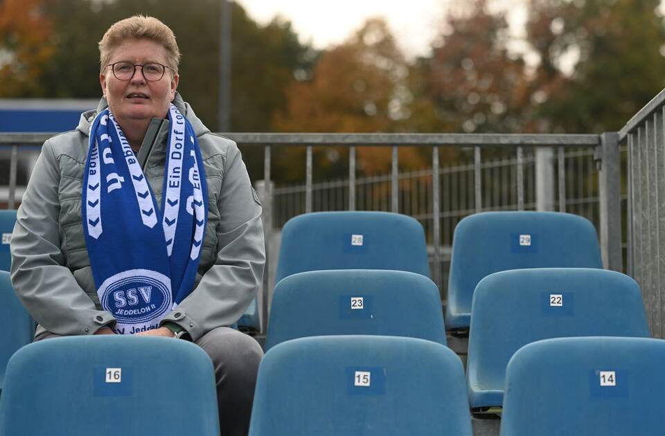 Dorfclub gegen Hauptstadt-Verein Dorfclub gegen Hauptstadt-Verein