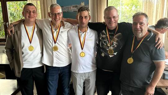 Über Goldmedaillen für die Meisterschaft in der Skat-Landesliga freuen sich Kay Kratzert, Dominique Deurer, Manuel Potrzeba, Jan