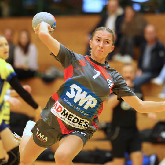 Malin Barth und die TG 88 Pforzheim gehen nach einem spielfreien Wochenende nun bei H2Ku Herrenberg wieder auf Torejagd. Foto: J