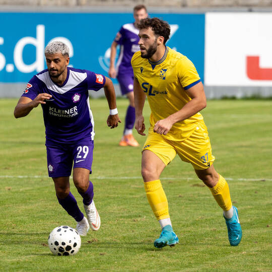 Zuletzt feierte der FC Nöttingen mit Enes Tubluk (links) drei Siege in Folge. Foto: Ralf Becker