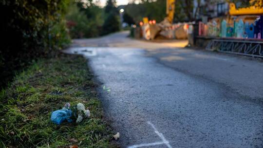 Frau und Kleinkind sterben bei Unfall mit Lastwagen Frau und Kleinkind sterben bei Unfall mit Lastwagen