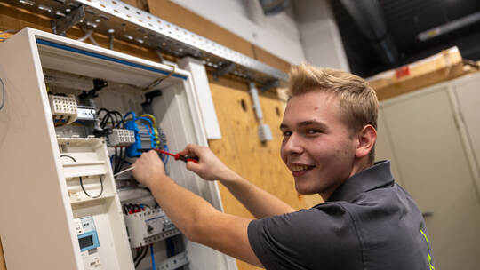 Geselle Fabian Henzler Elektriker