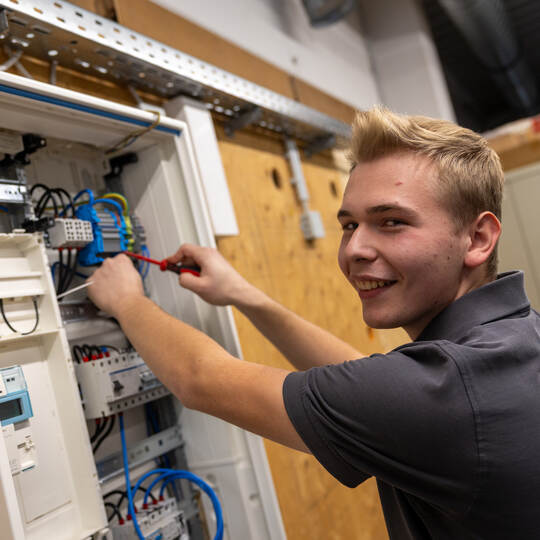 Geselle Fabian Henzler Elektriker