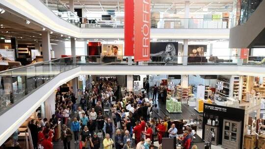 Großer Andrang im neuen Möbelzentrum Pforzheim - Wirtschaft