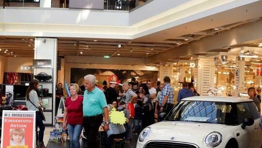 Großer Andrang im neuen Möbelzentrum Pforzheim - Wirtschaft