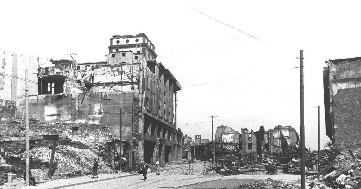 Westliche Karl-Friedrich-Straße: Bildervergleich 1945 - 2015 ...
