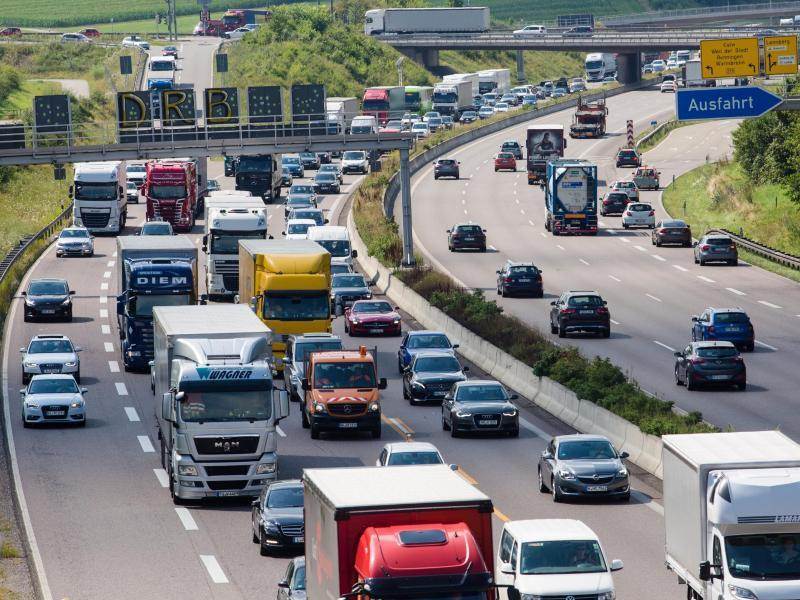 So verhalten Sie sich im Stau richtig - Service - Pforzheimer-Zeitung