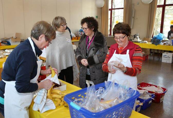 Gerlinde Kretschmann besucht Pforzheimer Vesperkirche ...