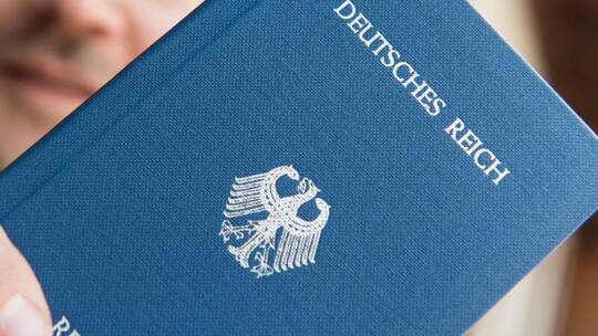 «Reisepass Deutsches Reich». Generalbundesanwalt Peter Frank warnt vor einer radikalen Strömung bei den Reichsbürgern. F