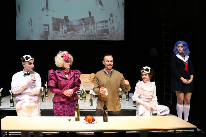 "Herr Biedermann und die Brandstifter" im Theater Pforzheim