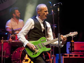 Mit dabei bei der "Rock meets Classic"-Show in der MHP Arena: Francis Rossi von Status Quo.