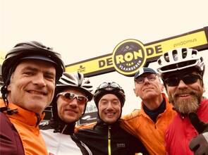 Sie haben die 233 Kilometer gemeistert: Oliver Schmidt, Patrick Klügel, Rob Barneveld, Oliver von Zepelin und Andreas W. Klug (von links). Foto: Privat