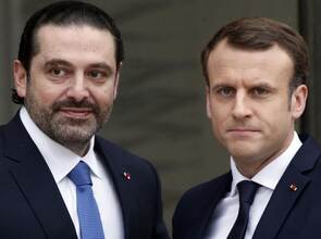 Der französische Präsident Macron (r) und der libanesische Premierminister Hariri bei einem Treffen im Elysee-Palast im 