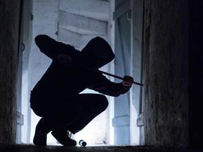 Nach jahrelangem Anstieg war die Zahl der Wohnungseinbrüche 2016 erstmals wieder gesunken. Foto: Silas Stein/Illustratio