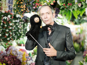 René Marik kommt mit seinen Spielfiguren ins Kulturhaus Osterfeld. Foto: Veranstalter