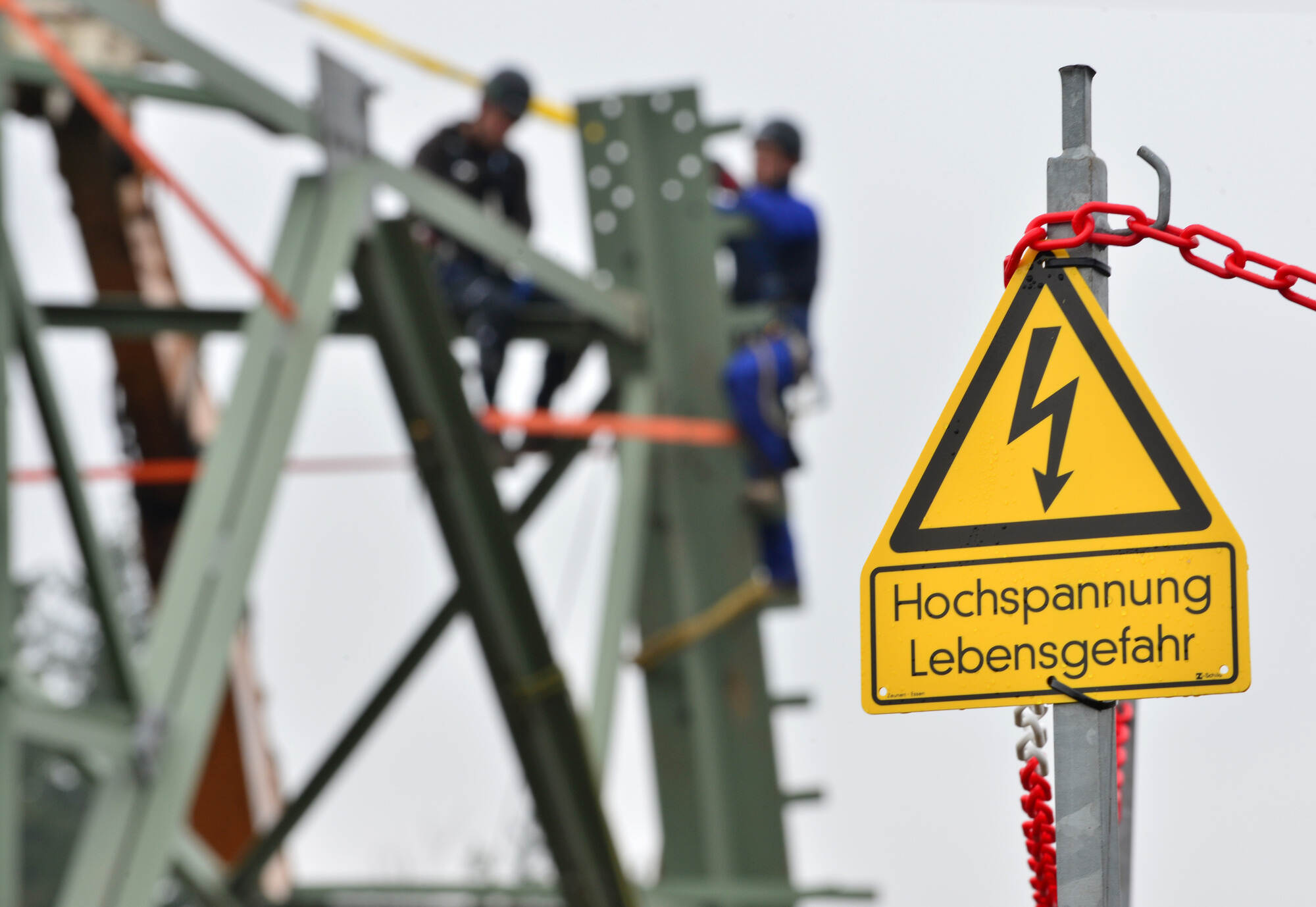 Tödlicher Stromschlag: 23-Jähriger stirbt nach Arbeitsunfall - Baden-Württemberg - Pforzheimer ...
