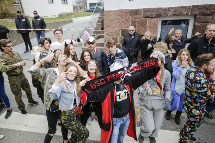 Umzug in Neuhausen begeistert das Publikum - Bildergalerie