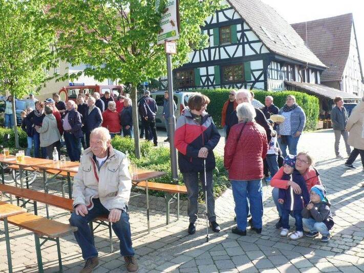 30. April in NeulingenGöbrichen und Nußbaum Foto Pforzheimer Zeitung