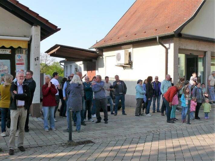 30. April in NeulingenGöbrichen und Nußbaum Foto Pforzheimer Zeitung