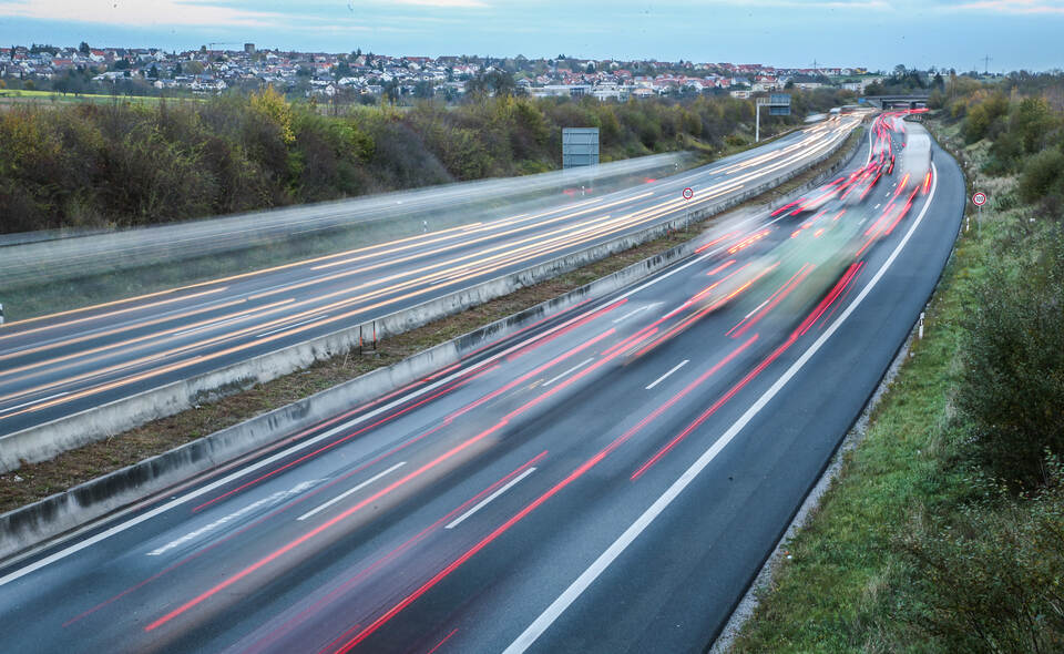 Stockender Verkehr Auf A8 19 J hrige Kann Nicht Mehr Bremsen Und 