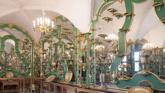 Blick in ein Zimmer des Grünen Gewölbes im Dresdner Schloss. Foto: Sebastian Kahnert/zb/dpa