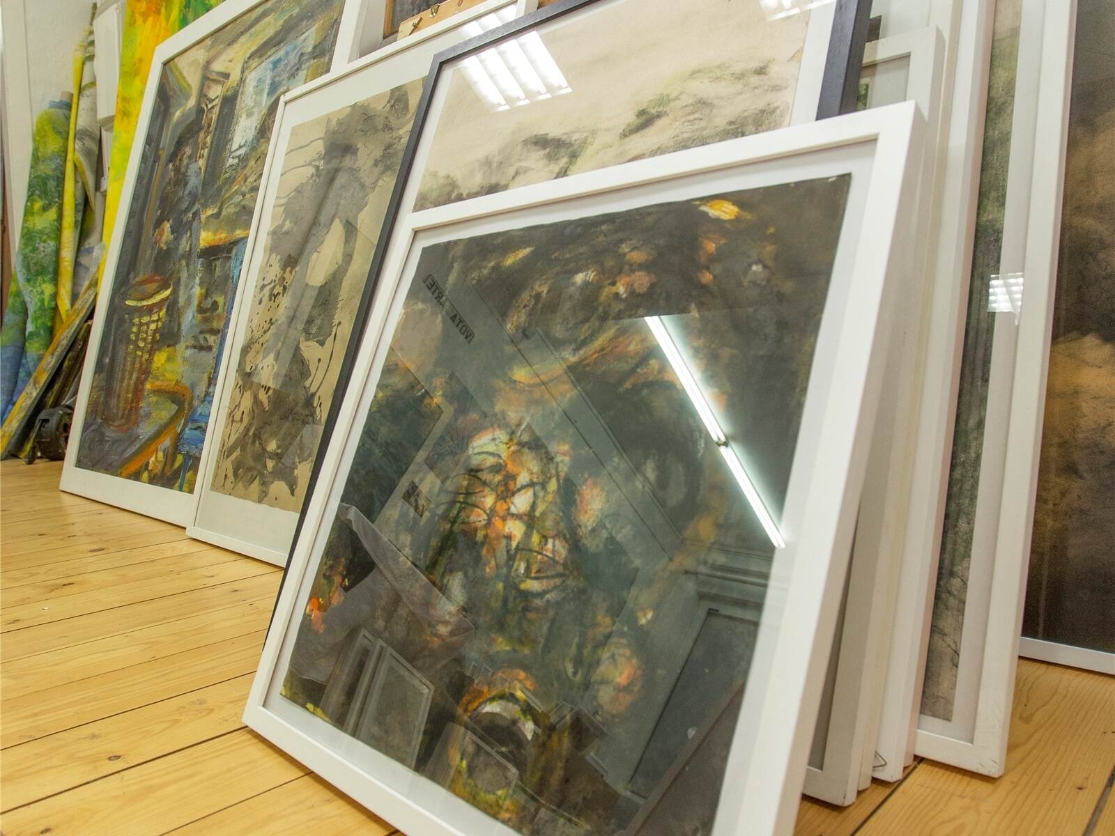 Stöbern im Hinterhof-Atelier von Anina Gröger: Kisten, Kästen und