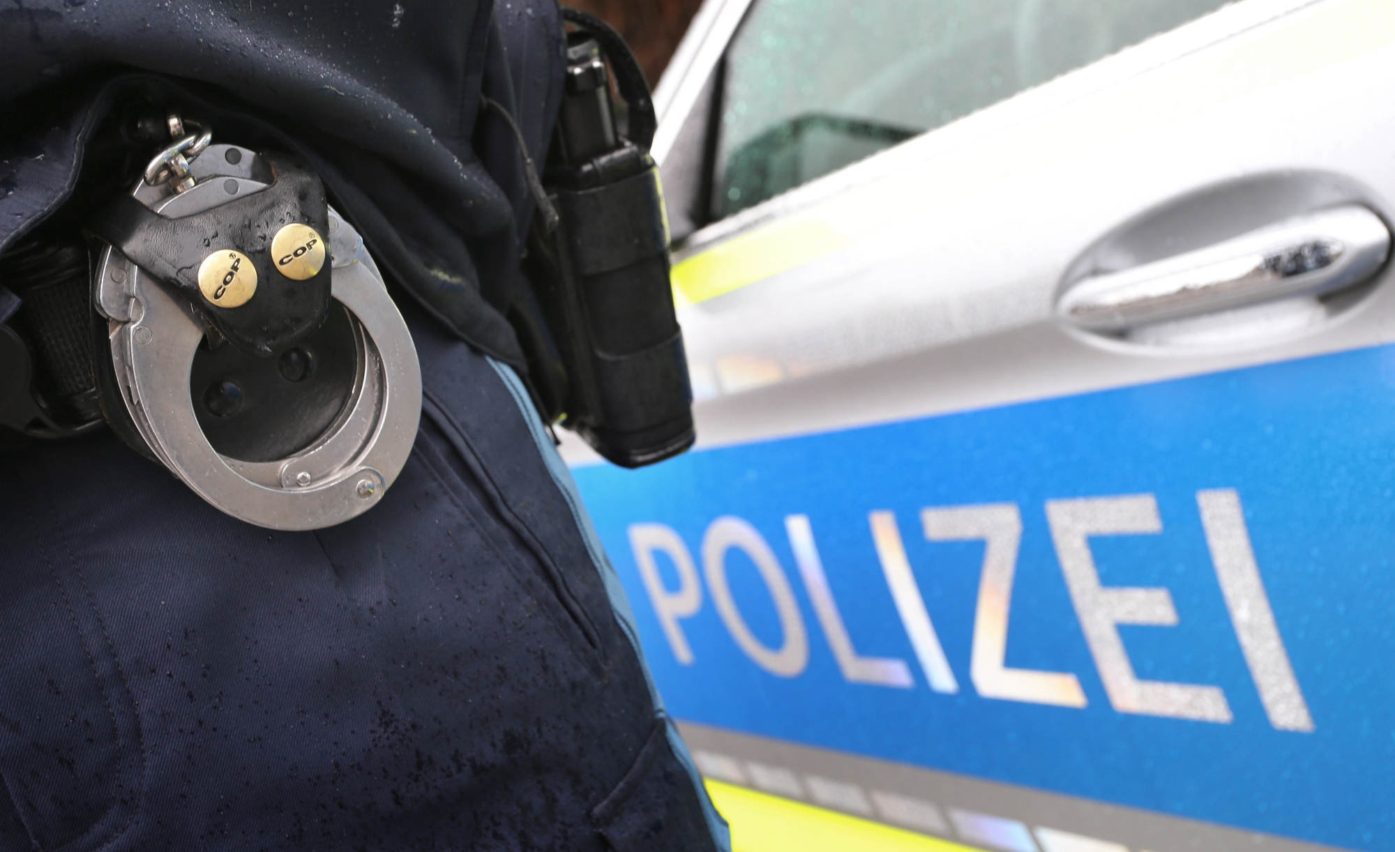 Parkendes Auto gestreift: Polizei sucht Zeugen nach Unfallflucht in ...
