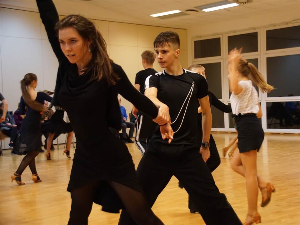 Tanzen wie die Weltmeister: Vielfältiges Angebot des Schwarz Weiss ...