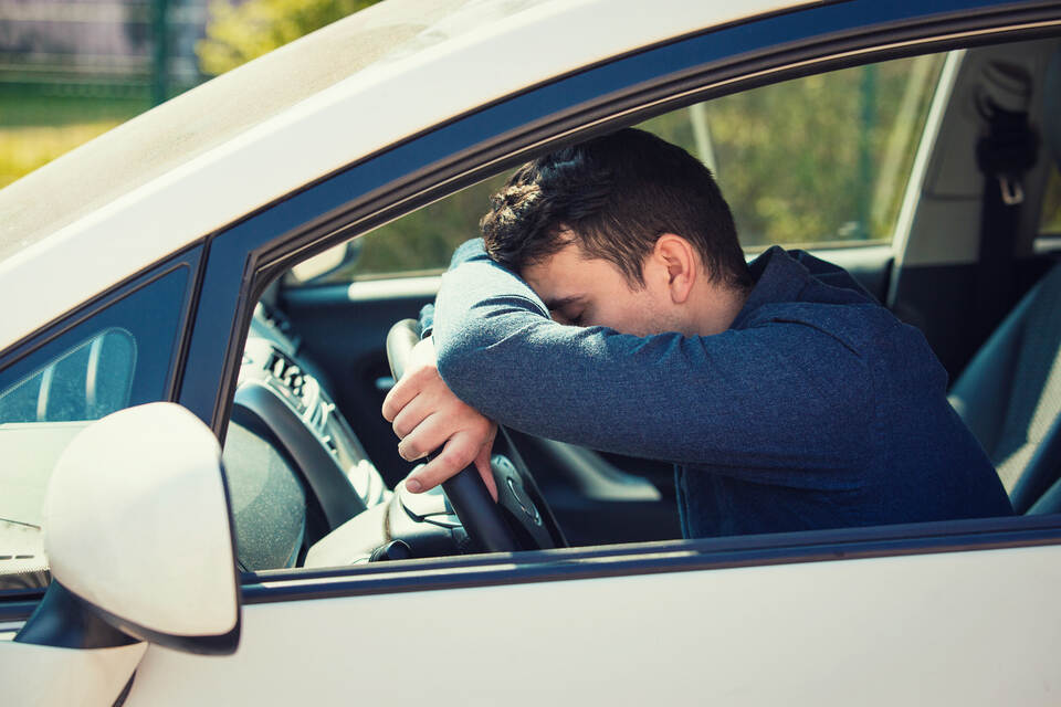 Total Betrunken Ohne F hrerschein Und Mit Plattem Reifen Polizei 