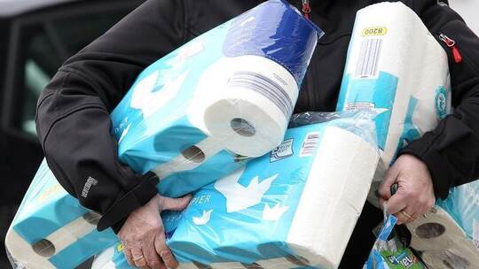 Objekt der Begierde: Wer hätte jemals gedacht, dass es in Deutschland einmal solch einen Run auf Klopapier geben wird.