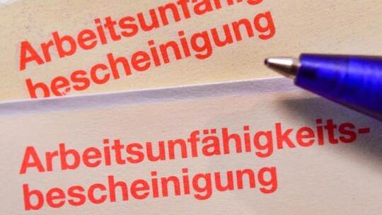 Die Menschen in Deutschland dürfen sich bei leichten Atemwegserkrankungen nun zwei Wochen am Telefon krankschreiben lass Die Menschen in Deutschland dürfen sich bei leichten Atemwegserkrankungen nun zwei Wochen am Telefon krankschreiben lass