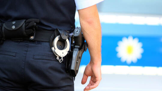Polizisten werden immer häufiger im Dienst bespuckt Polizisten werden immer häufiger im Dienst bespuckt