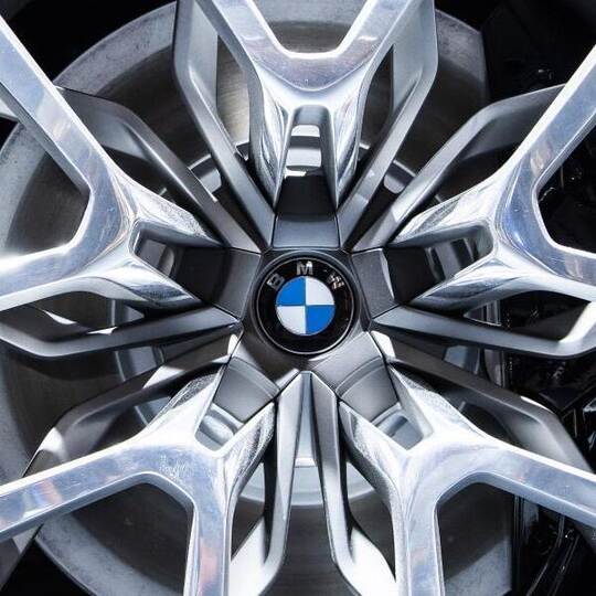 Dreiste Diebe klauen BMW-Teile im Wert von 100.000 Euro von Autohaus auf der Wilferdinger Höhe Dreiste Diebe klauen BMW-Teile im Wert von 100.000 Euro von Autohaus auf der Wilferdinger Höhe