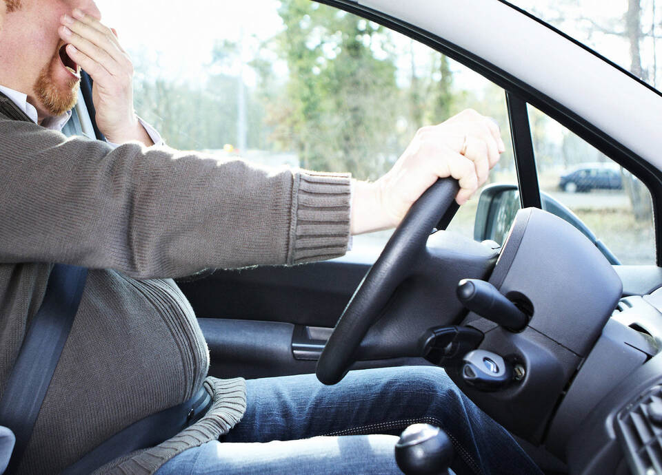 Weil er am Steuer eingeschlafen ist: 75-Jähriger verursacht beinahe Frontalcrash bei Knittlingen ...