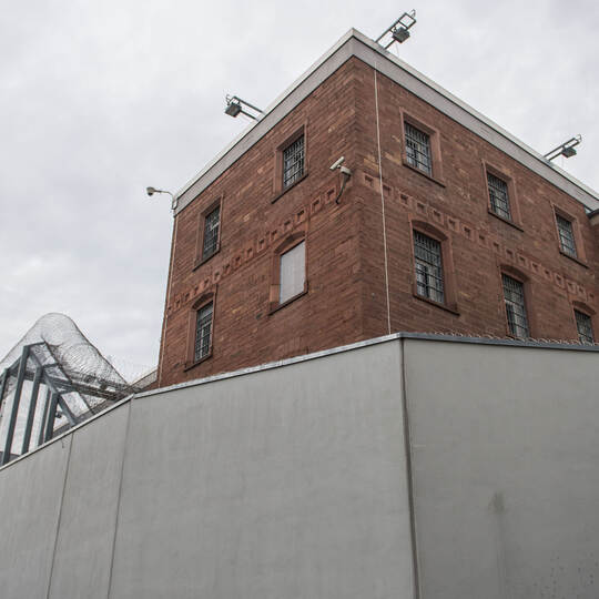 Seinerzeit heiß diskutiert und noch von wenigen Pforzheimer befürwortet: Die Abschiebungshafteinrichtung in der ehemalgen JVA. F Seinerzeit heiß diskutiert und noch von wenigen Pforzheimer befürwortet: Die Abschiebungshafteinrichtung in der ehemalgen JVA. F