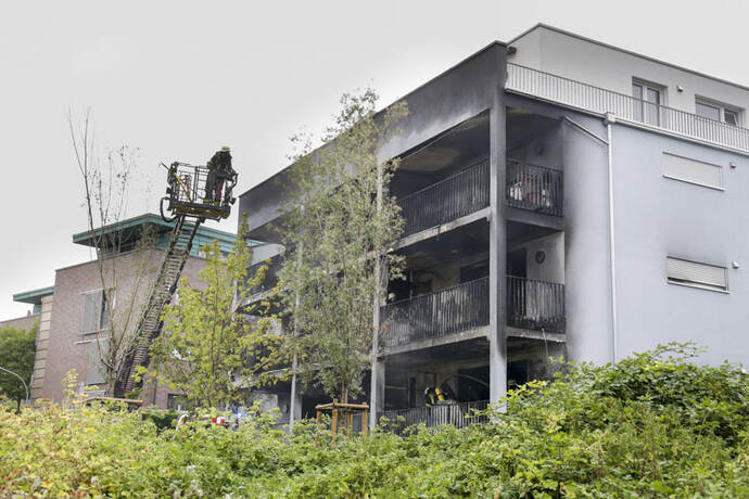 brand in mehrfamilienhaus in der brotzinger theodor mohr strasse bildergalerien pforzheimer zeitung