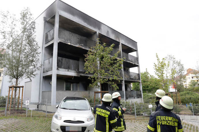 brand in mehrfamilienhaus in der brotzinger theodor mohr strasse bildergalerien pforzheimer zeitung