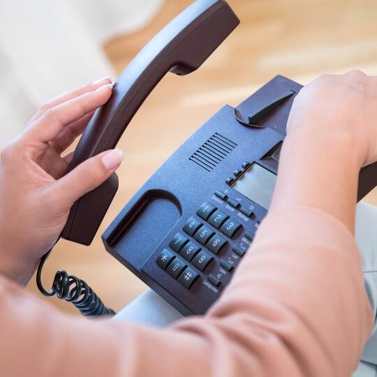 Wenn das Telefon jetzt daheim am Sonntag klingelt, könnten Mitarbeiter vom Gesundheitsamt Enzkreis/Stadt Pforzheim anrufen Wenn das Telefon jetzt daheim am Sonntag klingelt, könnten Mitarbeiter vom Gesundheitsamt Enzkreis/Stadt Pforzheim anrufen