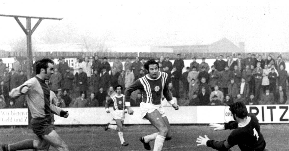 Ancien Grand Fanion 90s )) FUSSBALLCLUB PFORZHEIM 1896 e.V. / GERMANY