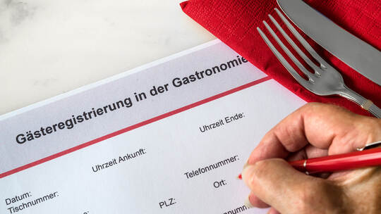 Aufgrund der aktuell stetig steigenden Infektionszahlen im Land hat die Stadt Pforzheim die Kontrollen in Gaststätten nochmals v