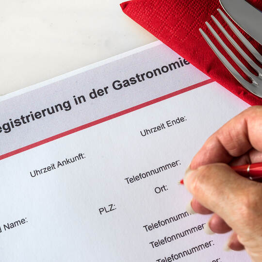 Aufgrund der aktuell stetig steigenden Infektionszahlen im Land hat die Stadt Pforzheim die Kontrollen in Gaststätten nochmals v