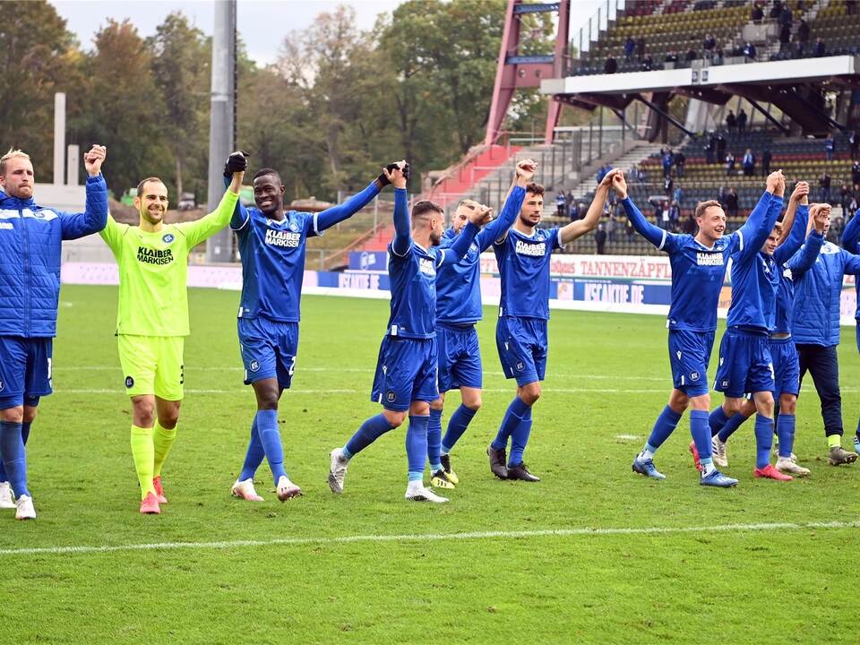Nach 3 0 Gegen Sandhausen KSC Will Weiter Mutig Spielen Sport 