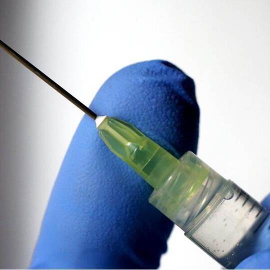 Die Impfungen gegen das Coronavirus sollen in Deutschland noch an diesem Wochenende starten. Foto: Karl-Josef Hildenbran